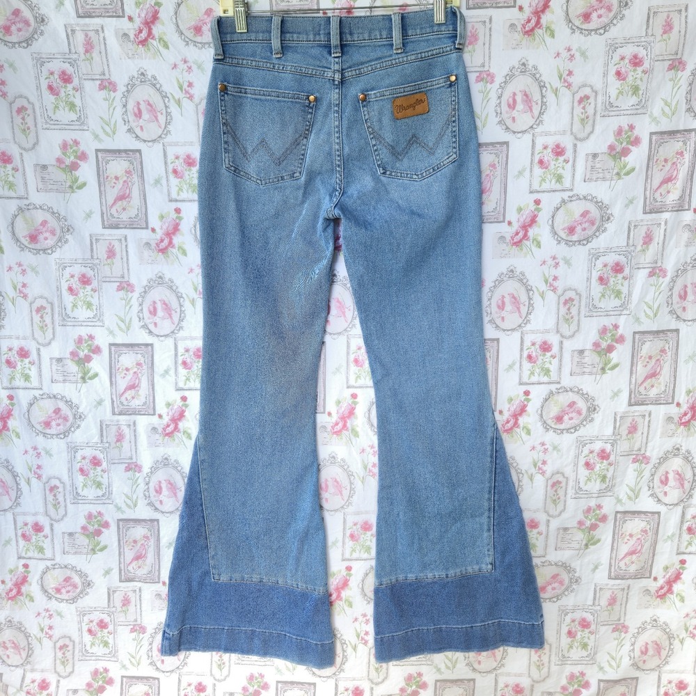 Wrangler High Rise Flare Jeans Size 27 Womens Light Blue Denim Retro Western